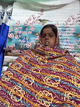 Snapshot of Beauty-queen chatting on 15, 12, 2025 Beauty-queen online show from 15, 12, 2025