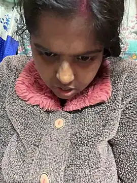 Snapshot of Beauty-queen chatting on 17, 12, 2025 Beauty-queen online show from 17, 12, 2025