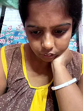 Snapshot of Beauty-queen chatting on 28, 10, 2025 Beauty-queen online show from 28, 10, 2025