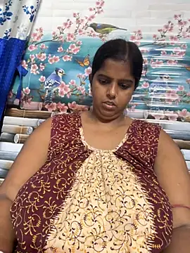 Snapshot of Beauty-queen chatting on 13, 9, 2025 Beauty-queen online show from 13, 9, 2025