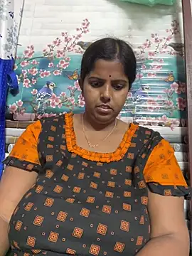 Snapshot of Beauty-queen chatting on 11, 3, 2025 Beauty-queen online show from 11, 3, 2025