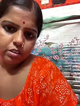 Snapshot of Beauty-queen chatting on 6, 10, 2025 Beauty-queen online show from 6, 10, 2025