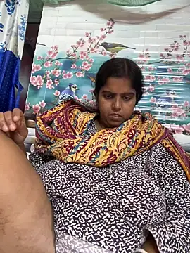 Snapshot of Beauty-queen chatting on 23, 11, 2025 Beauty-queen online show from 23, 11, 2025