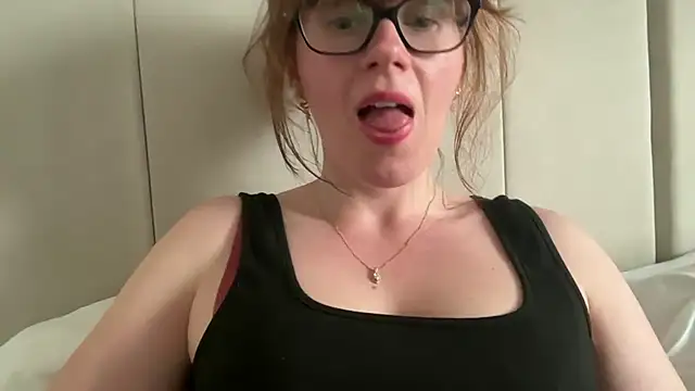 Snapshot of redheadrosie69 chatting on 1, 4, 2026 redheadrosie69 online show from 1, 4, 2026