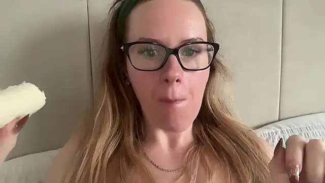 redheadrosie69 online show from 23, 11, 2025