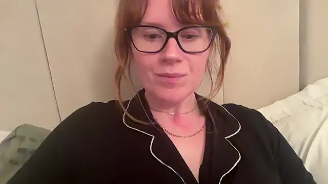 redheadrosie69 online show from 28, 10, 2025