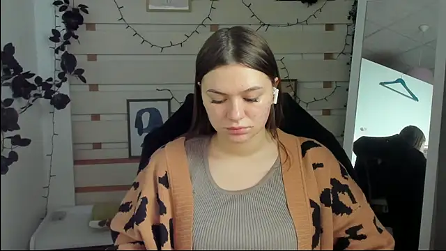 Josephine Kiss online show from 10, 4, 2026