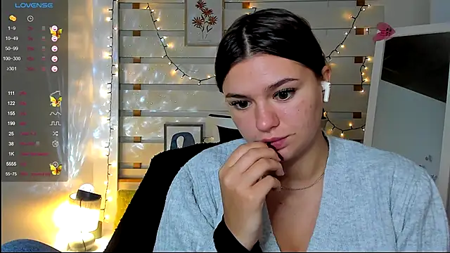 Josephine Kiss online show from 21, 10, 2025