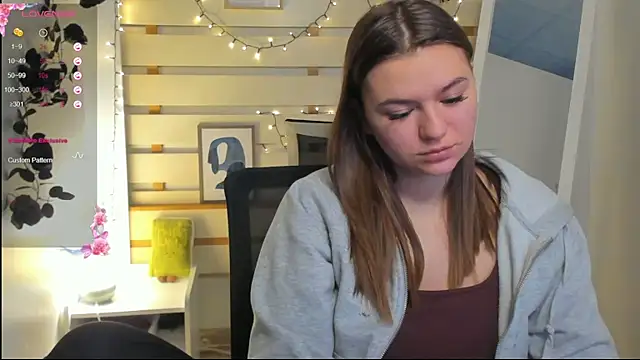 Josephine Kiss online show from 6, 3, 2026