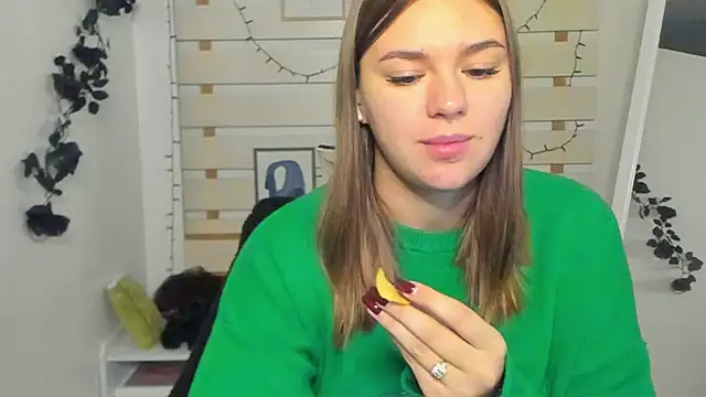 Josephine Kiss online show from 11, 11, 2025