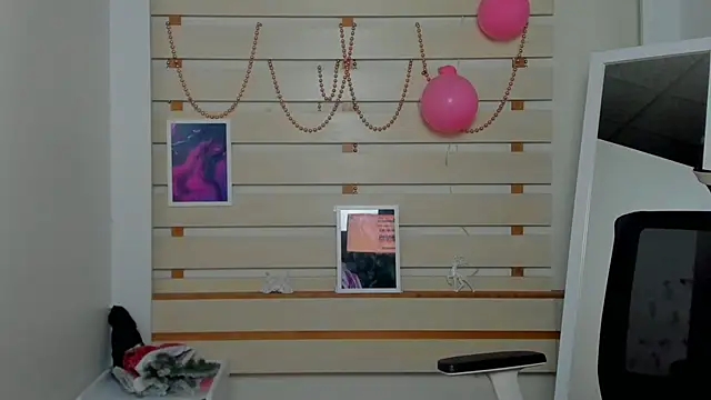 Josephine Kiss online show from 14, 2, 2025