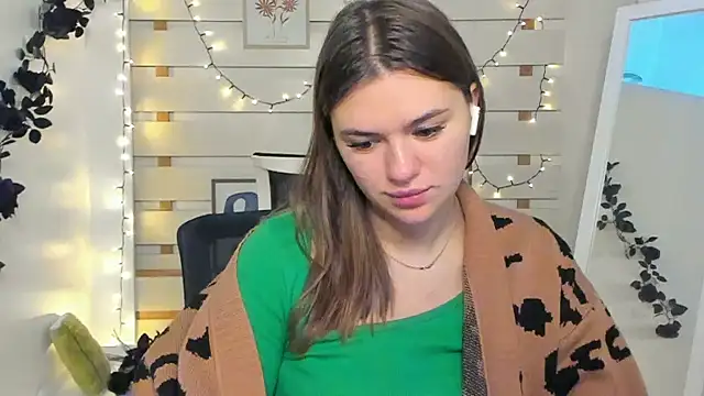 Josephine Kiss online show from 15, 11, 2025