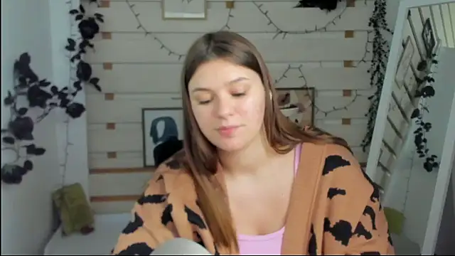 Josephine Kiss online show from 6, 4, 2026