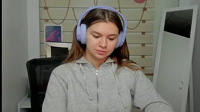 Josephine Kiss online show from 25, 2, 2025