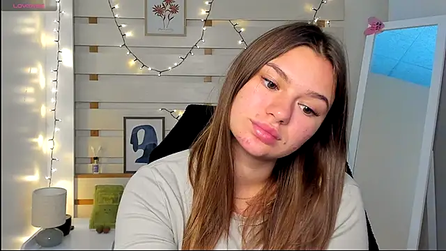 Josephine Kiss online show from 4, 10, 2025