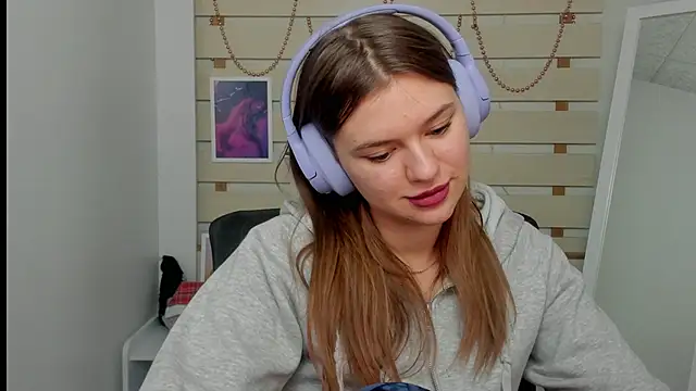 Josephine Kiss online show from 25, 2, 2025