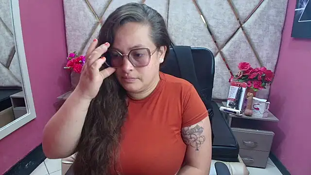 SaraThomso online show from 15, 12, 2025