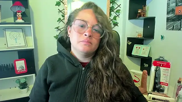 SaraThomso online show from 4, 10, 2025