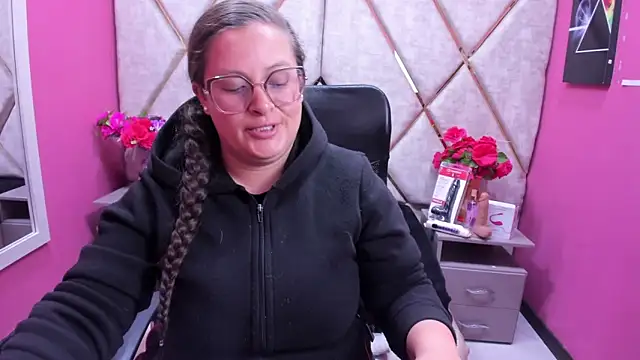 SaraThomso online show from 28, 11, 2025