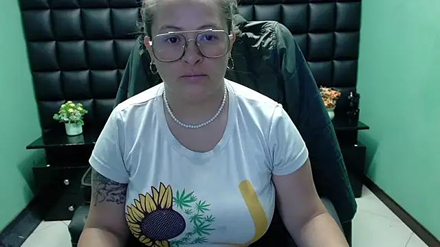 SaraThomso online show from 22, 2, 2025