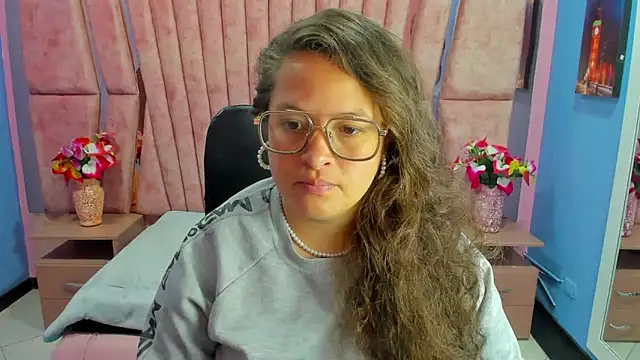 SaraThomso online show from 27, 2, 2025