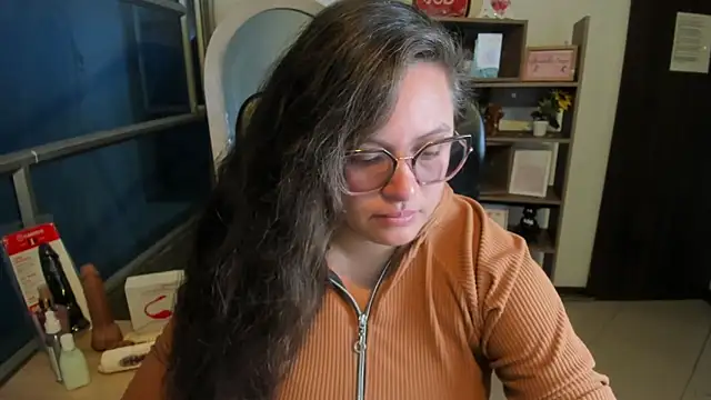 SaraThomso online show from 7, 11, 2025