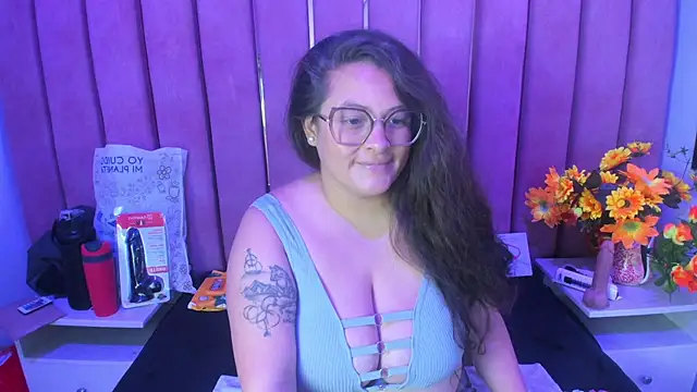 SaraThomso online show from 12, 11, 2025