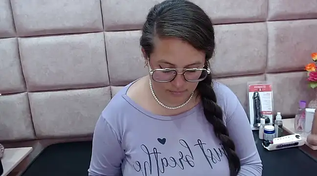 SaraThomso online show from 9, 2, 2025