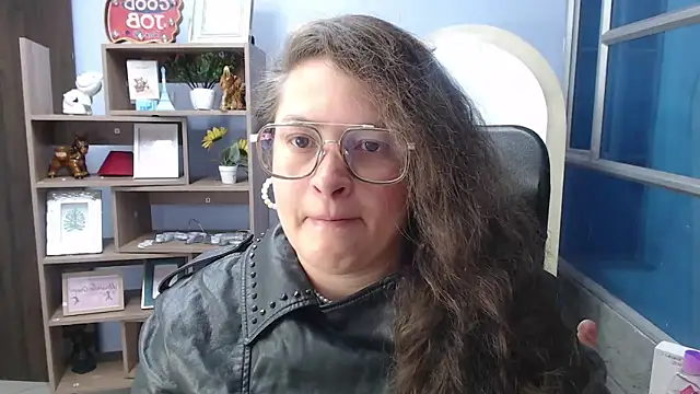 SaraThomso online show from 19, 2, 2025