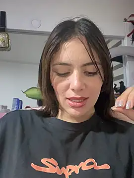 Lorraine Leon online show from 4, 3, 2025