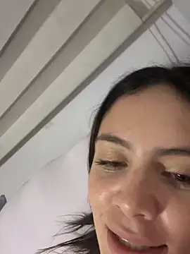 Lorraine Leon online show from 28, 2, 2025