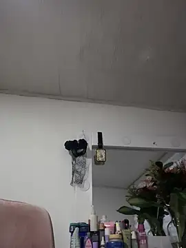 Lorraine Leon online show from 3, 3, 2025