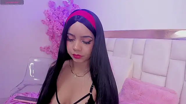 SenniaBella online show from 18, 3, 2025