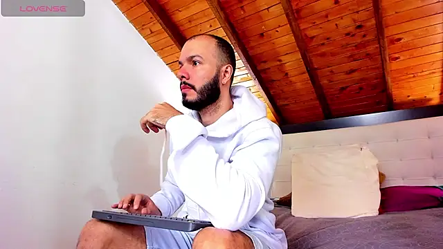 Tom Bailey online show from 16, 11, 2025