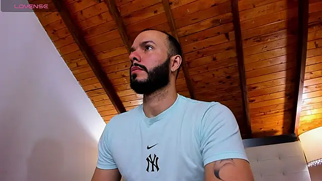 Tom Bailey online show from 4, 11, 2025