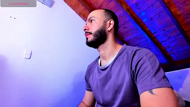 Tom Bailey online show from 6, 4, 2026