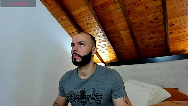 Tom Bailey online show from 4, 10, 2025