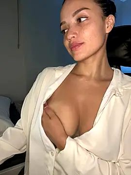 MisFrekcles  online show from 2, 10, 2025