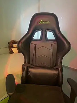 MisFrekcles  online show from 8, 1, 2025