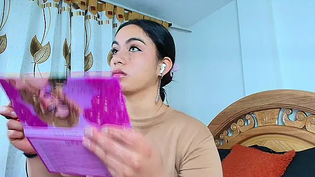 iris mandarine online show from 13, 9, 2025