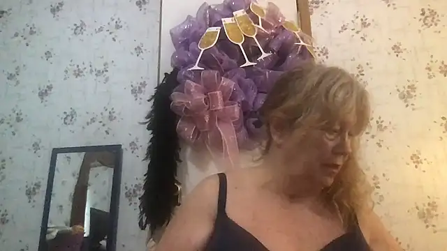 musclebooty70 online show from 13, 1, 2025