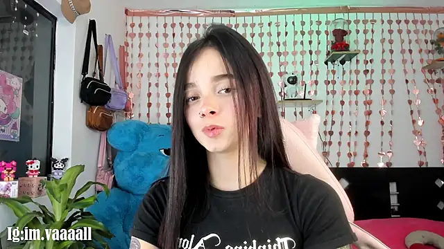 Snapshot of lucyy_tay chatting on 24, 9, 2025 lucyy tay online show from 24, 9, 2025