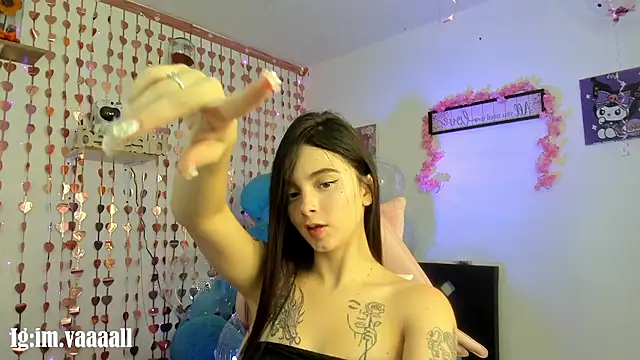 Snapshot of lucyy_tay chatting on 19, 11, 2025 lucyy tay online show from 19, 11, 2025