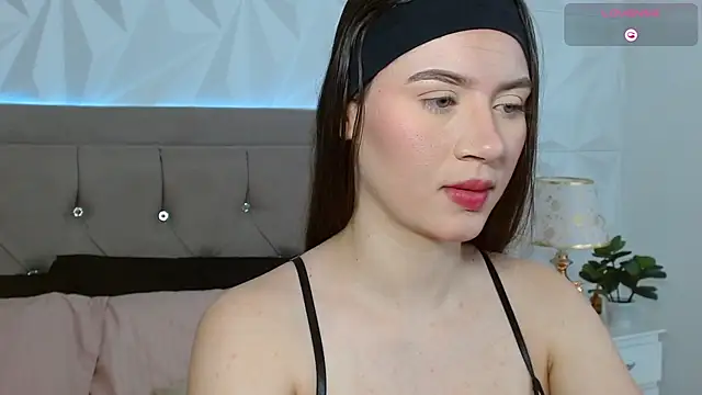 Snapshot of Gwen_drew chatting on 8, 11, 2025 Gwen drew online show from 8, 11, 2025