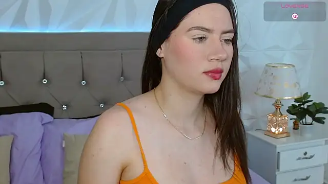 Snapshot of Gwen_drew chatting on 5, 11, 2025 Gwen drew online show from 5, 11, 2025