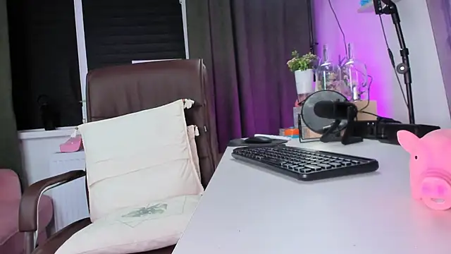 LolaLemona online show from 30, 11, 2025