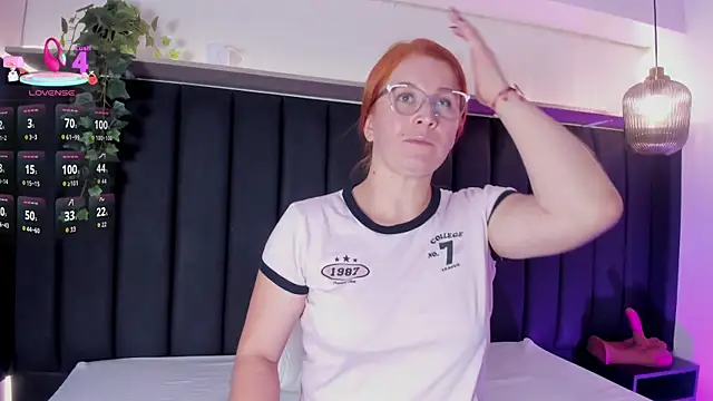 AllisonRoberts  online show from 14, 9, 2025