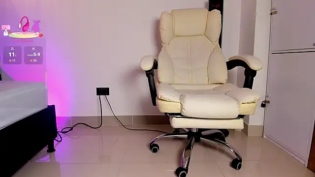 AllisonRoberts  online show from 6, 10, 2025