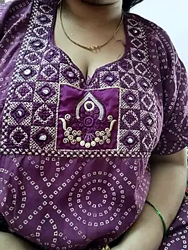 Snapshot of cuteyqueen chatting on 10, 1, 2026 cuteyqueen online show from 10, 1, 2026