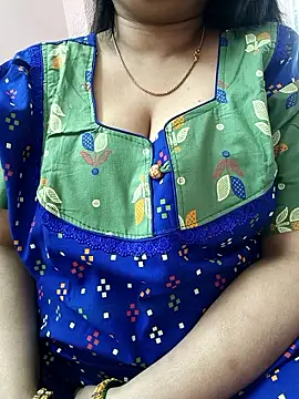 Snapshot of cuteyqueen chatting on 13, 1, 2026 cuteyqueen online show from 13, 1, 2026